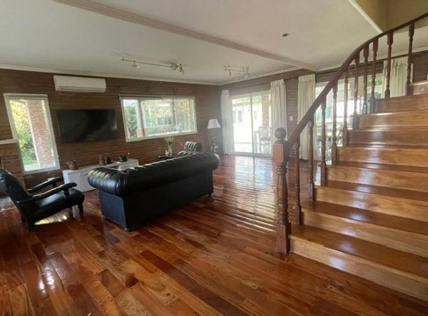 CASA EN VENTA BARRIO SETIEMBRE 6 AMBIETES 8