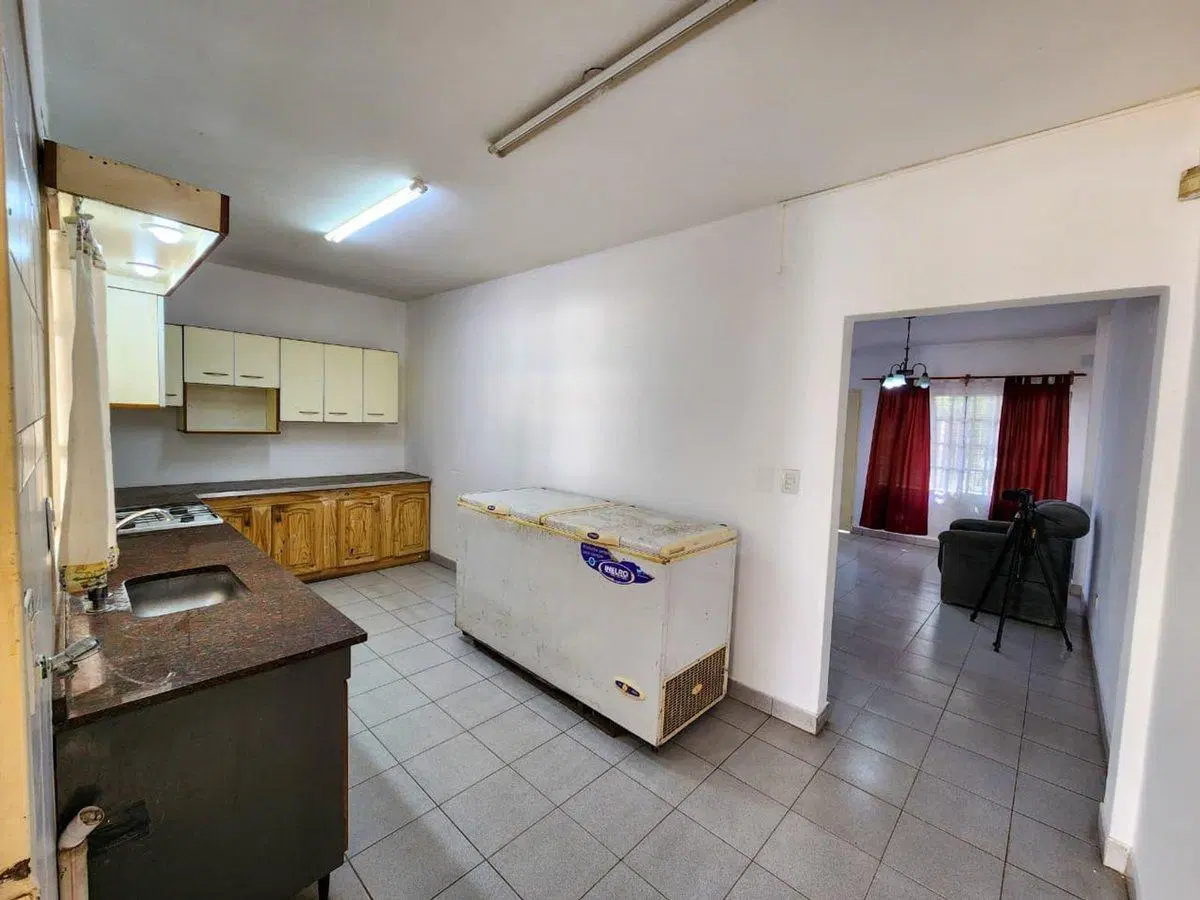 VENTA  CASA TIPO DUPLEX 4 AMB MORENO CENTRO. 2
