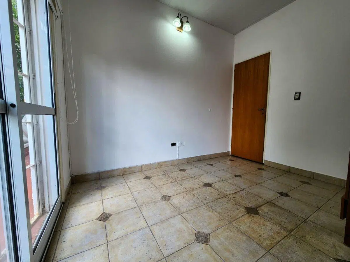 VENTA  CASA TIPO DUPLEX 4 AMB MORENO CENTRO. 5