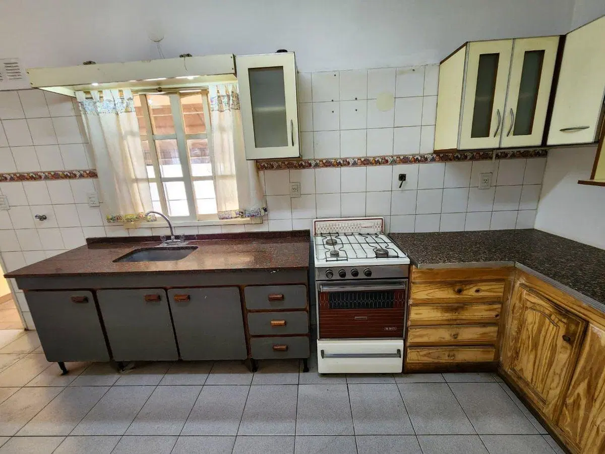 VENTA  CASA TIPO DUPLEX 4 AMB MORENO CENTRO. 3