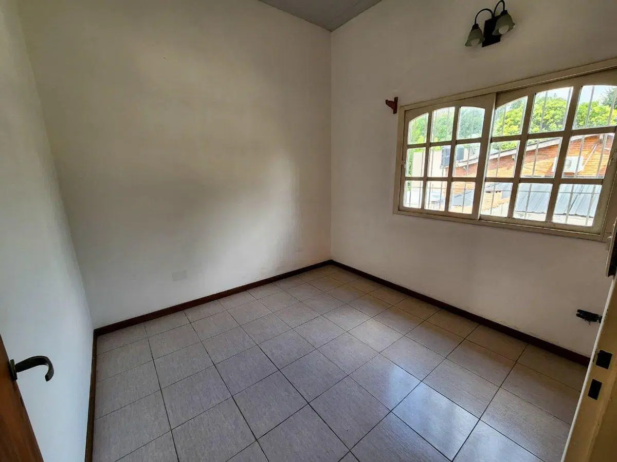 VENTA  CASA TIPO DUPLEX 4 AMB MORENO CENTRO. 4