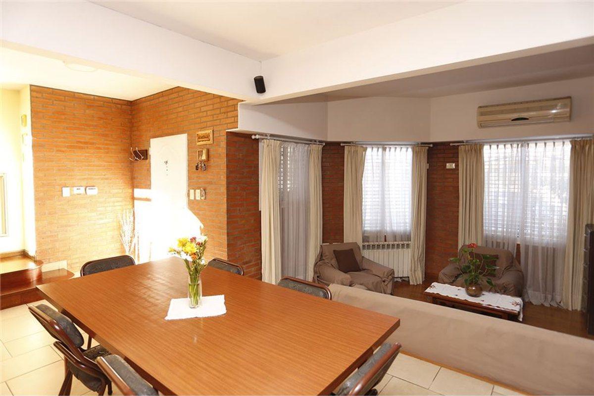 VENTA CASA 5 AMB LOTE / PROP SAN JUSTO