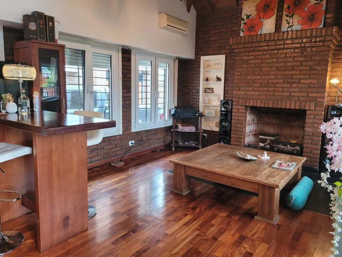 CHALET 8 AMBIENTES, APTO CRÉDITO, JARDIN Y PILETA 5
