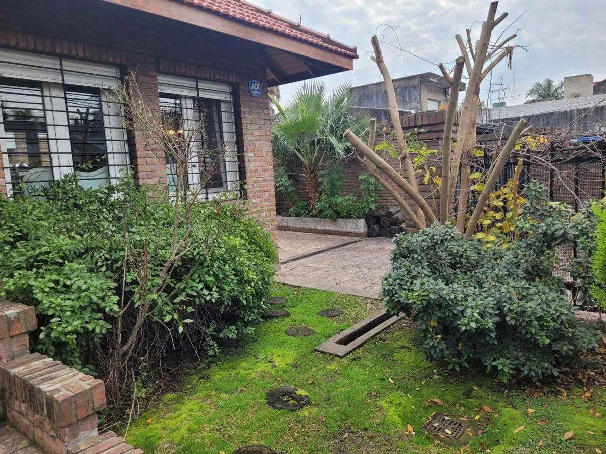 CHALET 8 AMBIENTES, APTO CRÉDITO, JARDIN Y PILETA 4