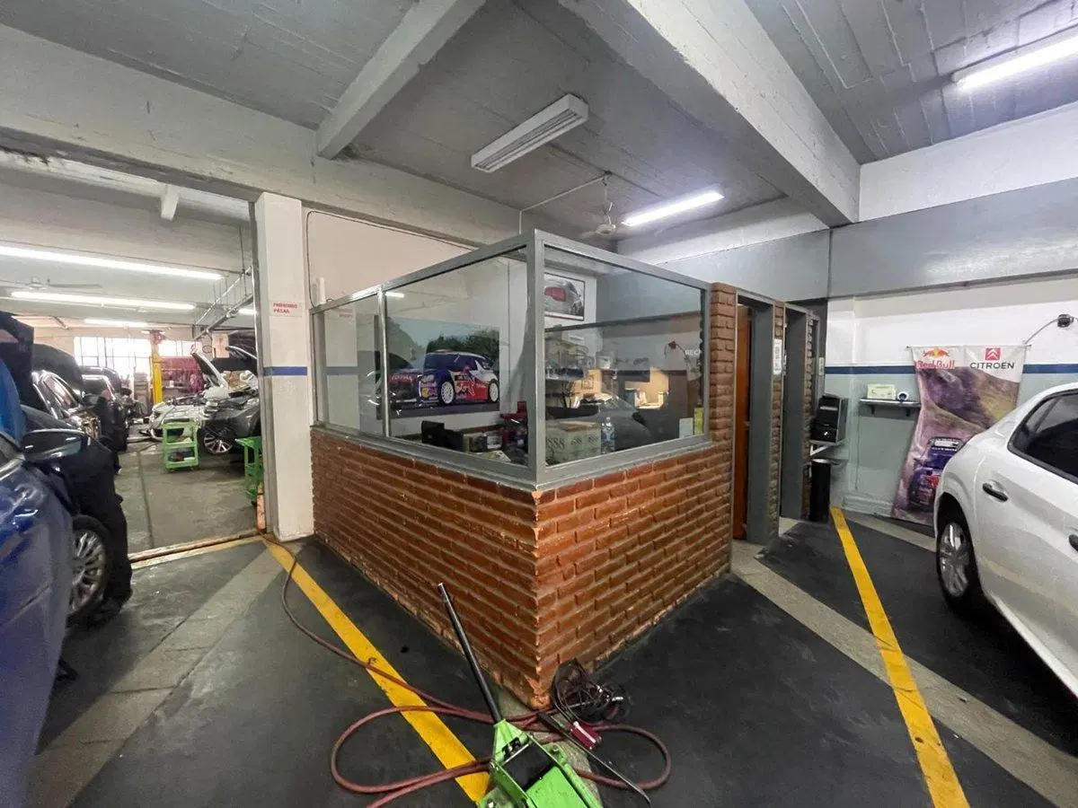 VENTA IMPORTANTE LOCAL TALLER MECANICO EN COGHLAN 5