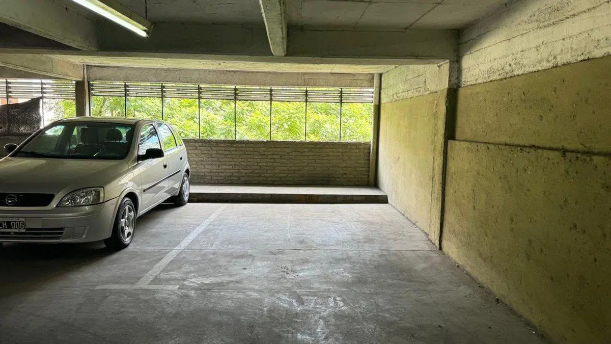 VENTA  COCHERA PARA AUTO GRANDE  Y MOTO RECOLETA 4