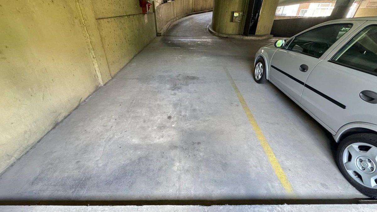 VENTA COCHERA PARA AUTO GRANDE Y MOTO RECOLETA