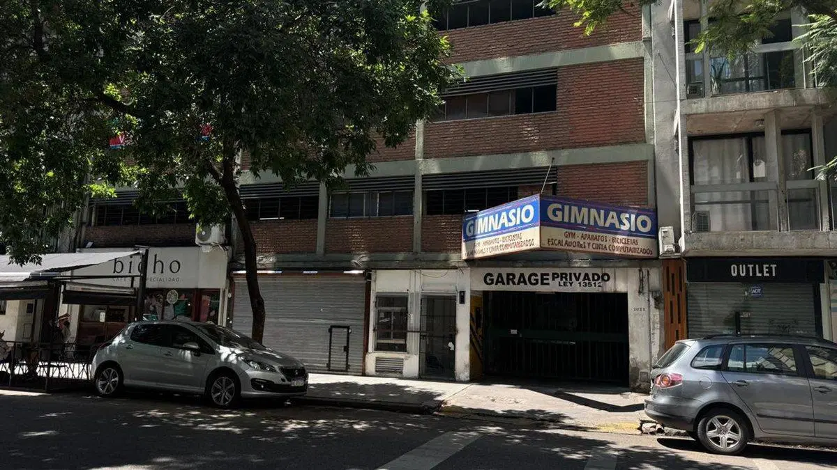 VENTA  COCHERA PARA AUTO GRANDE  Y MOTO RECOLETA 5