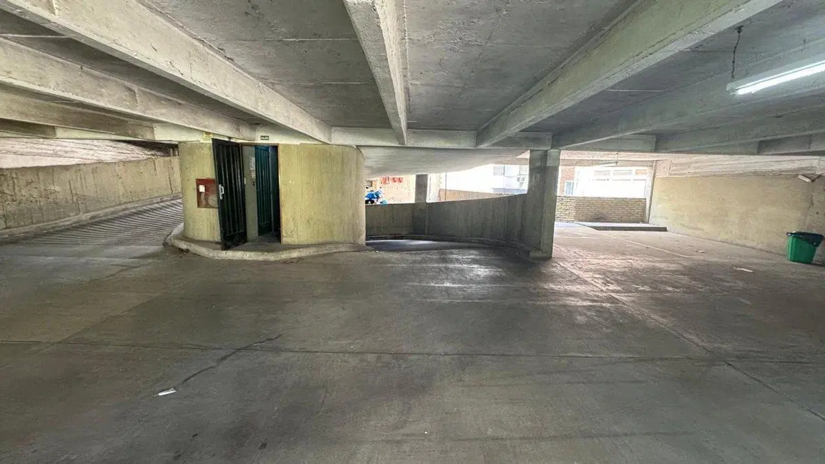VENTA  COCHERA PARA AUTO GRANDE  Y MOTO RECOLETA 3