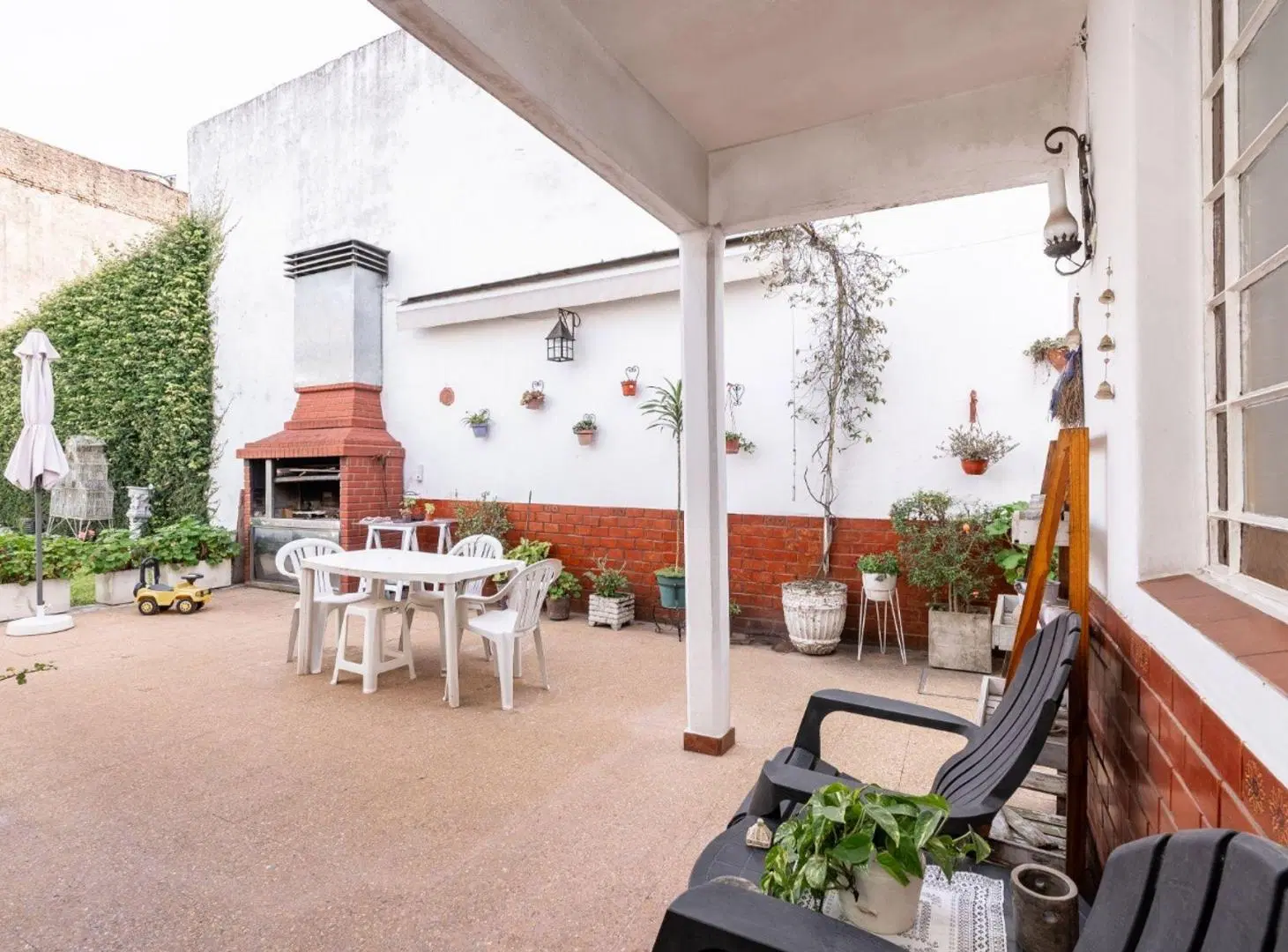 Venta casa con jardin, piscina, parrilla 4