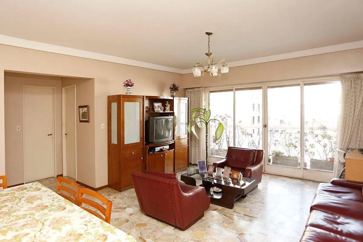 DEPARTAMENTO 3 AMBIENTES BALCON COCHERA MONSERRAT 4