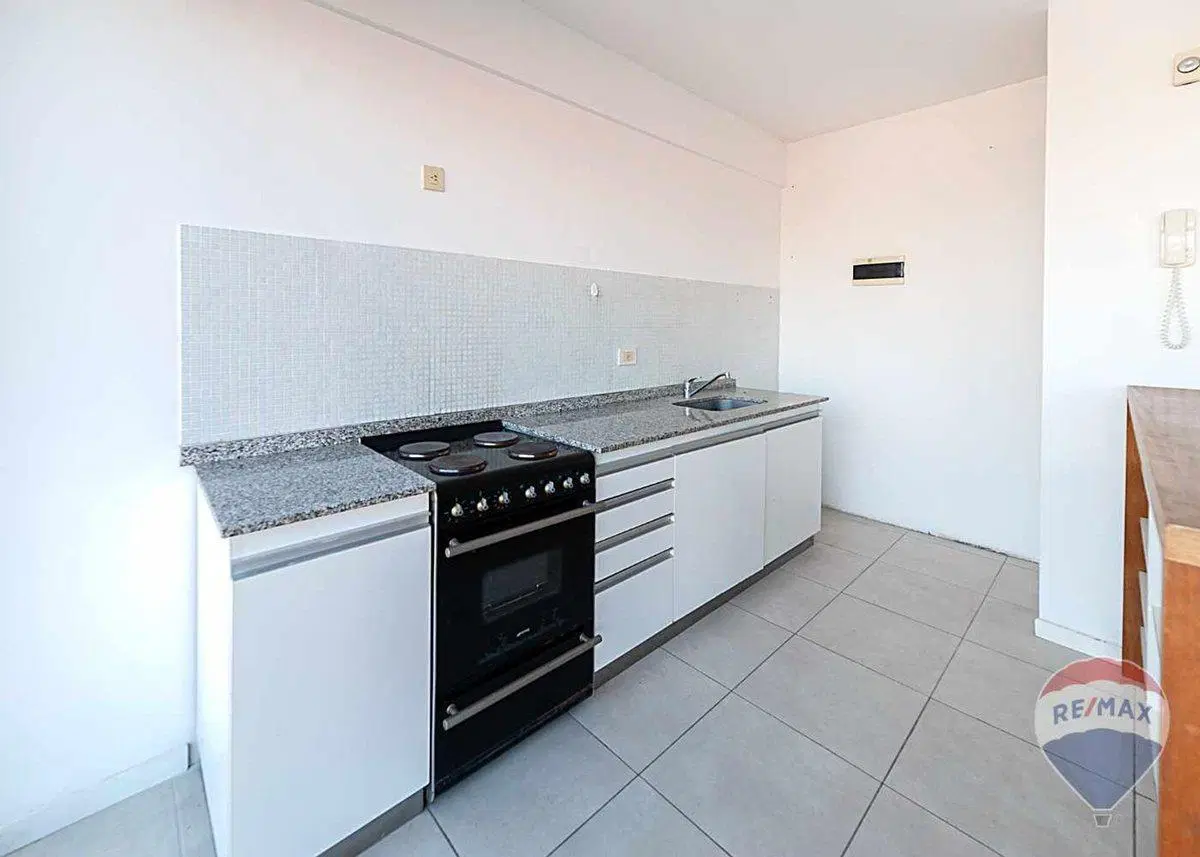 VENTA - 3 AMB. EN 2 PLANTAS + COCHERA - PILAR 5
