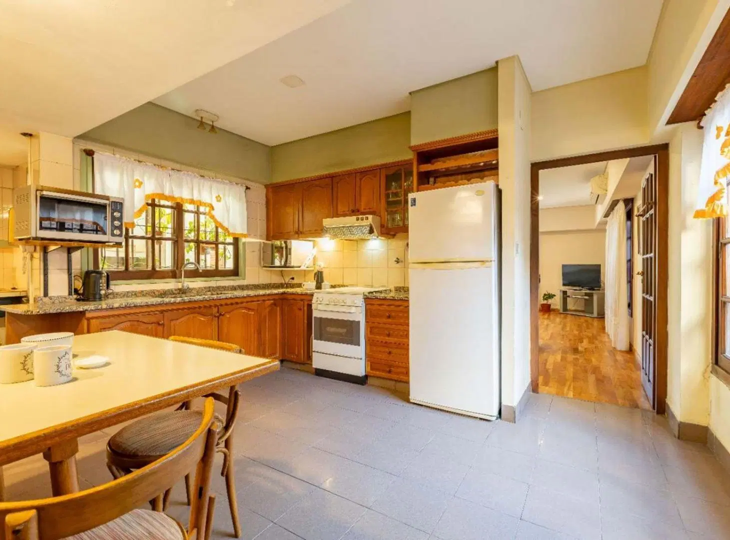 VENTA CASA 6 AMB OLIVOS ROCHE COCHERA Y JARDIN 5