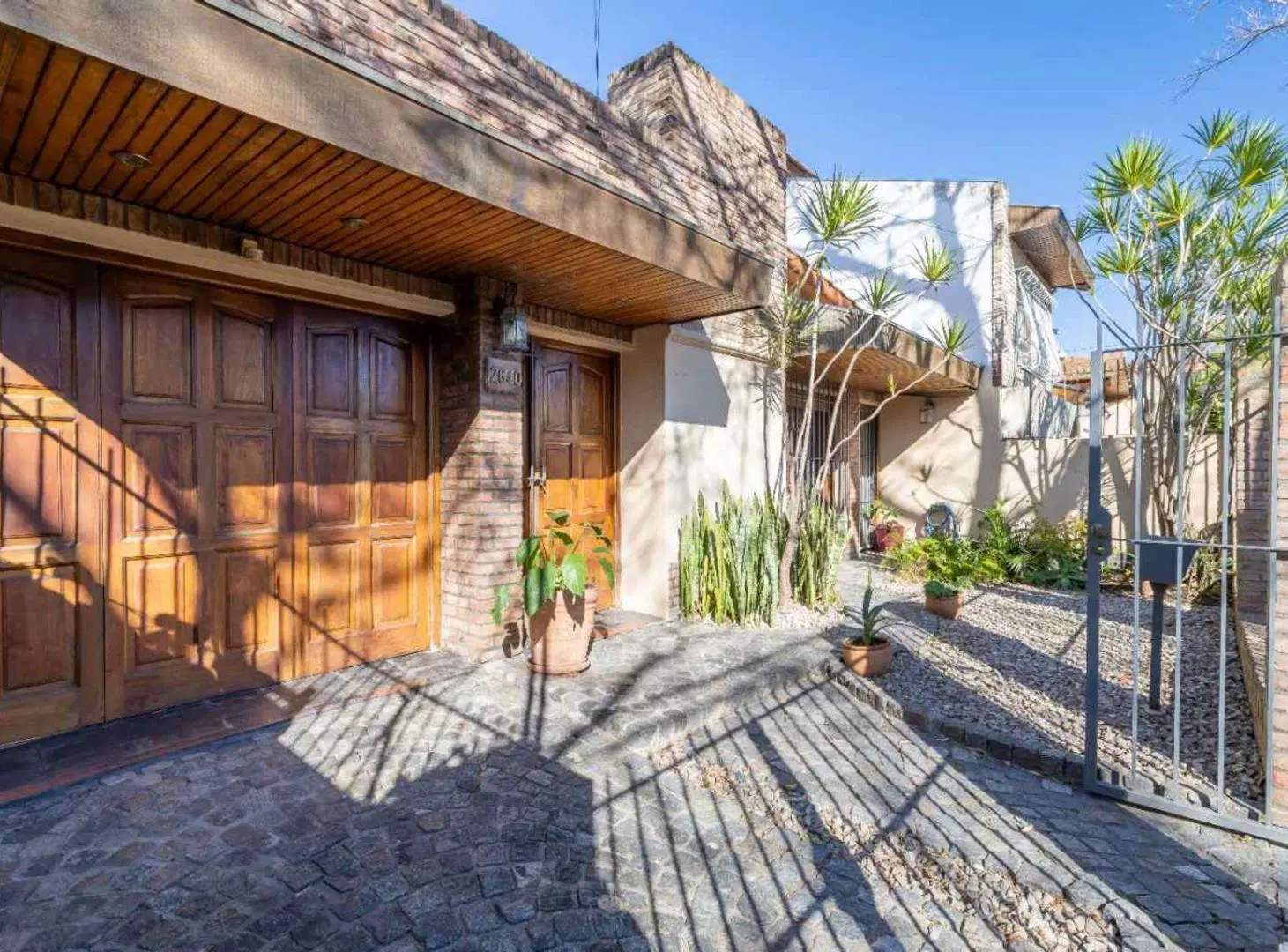 VENTA CASA 6 AMB OLIVOS ROCHE COCHERA Y JARDIN 2