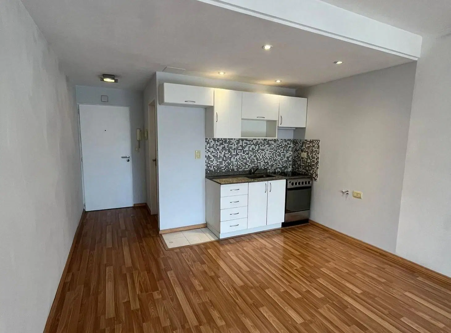 ALQUILER MONOAMBIENTE CON BALCON SAN CRISTOBAL 3