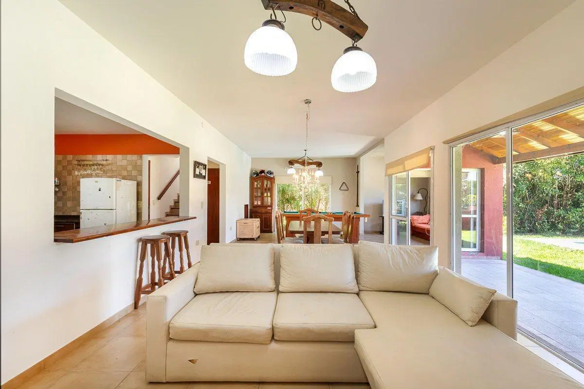 VENTA CASA HARAS SANTA MARIA, BARRIO LAS LOMAS. 3
