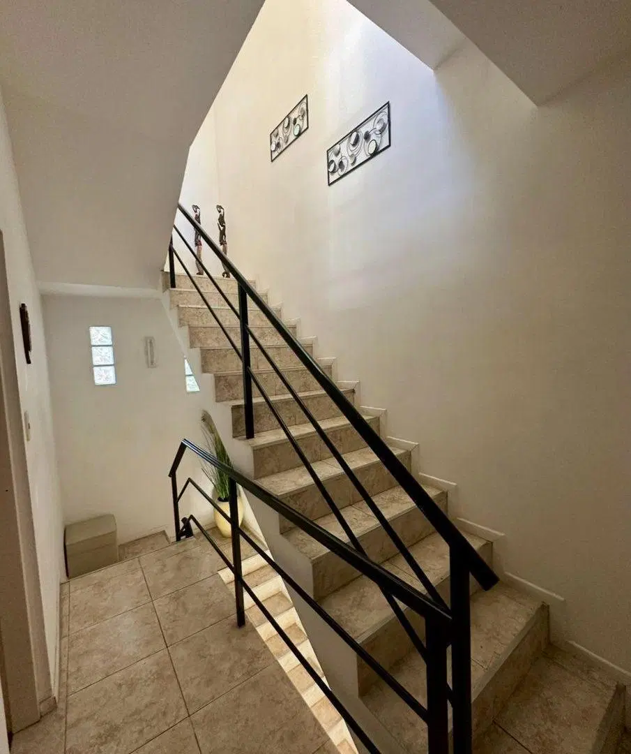 VENTA TRIPLEX 4 AMBIENTES APTO CREDITO- OLIVOS 5