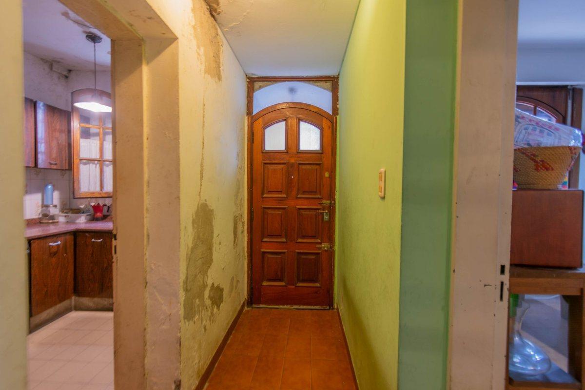 CASA DE 7 AMBIENTES EN VENTA CON TERRAZA
