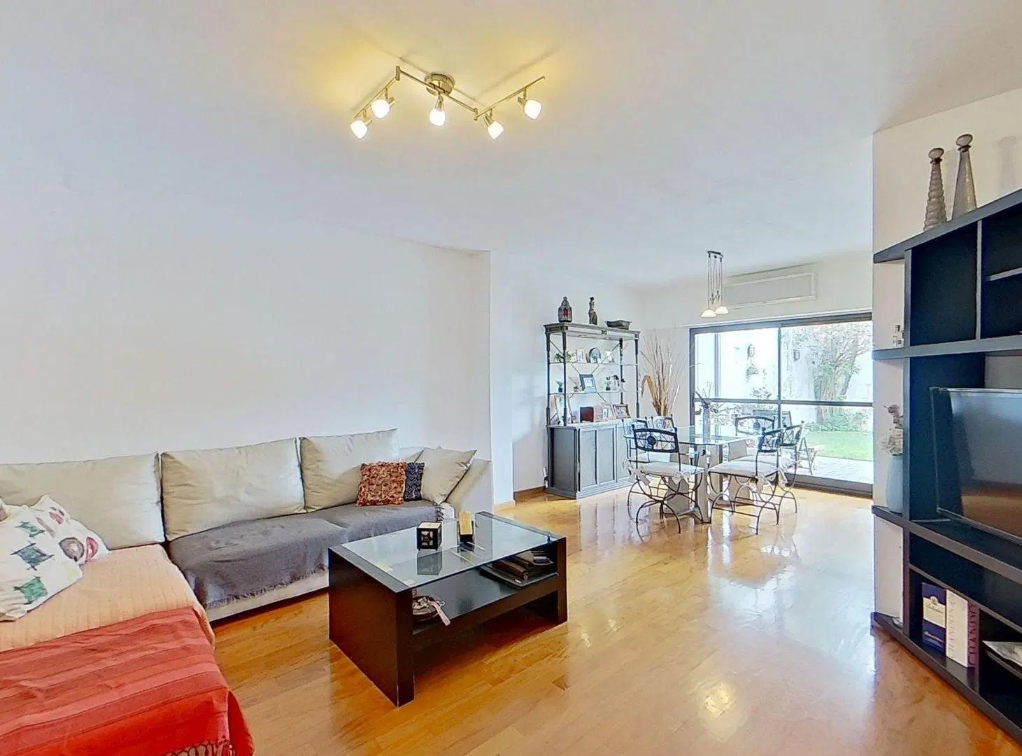 CASA VENTA FLORIDA 5 AMB COCHERA JARDIN PILETA 2