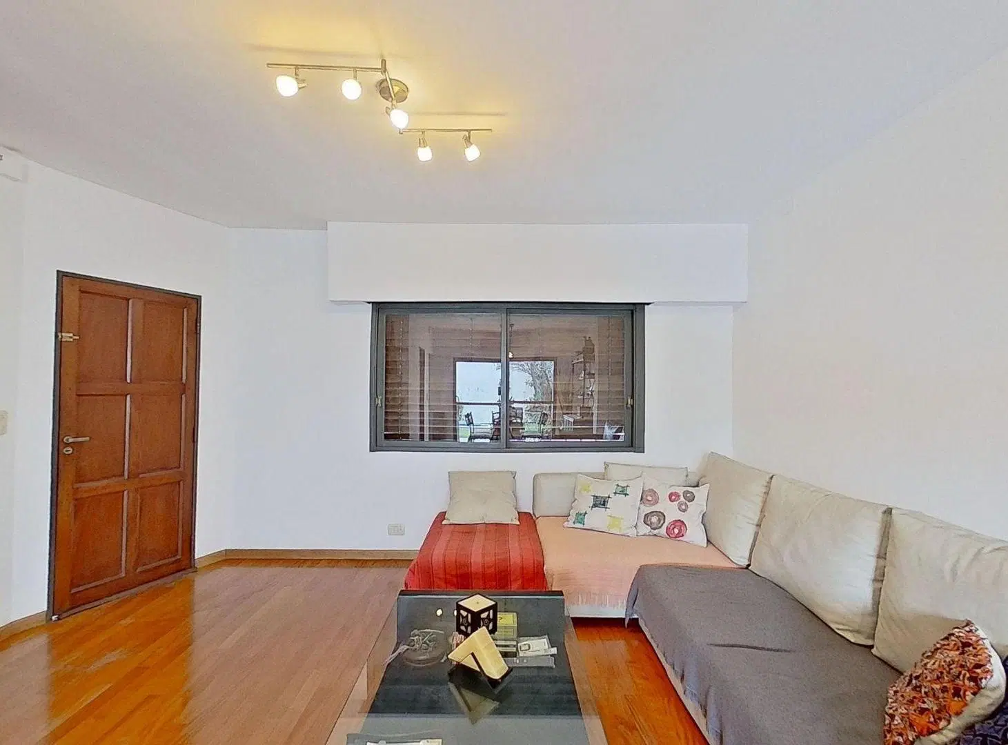 CASA VENTA FLORIDA 5 AMB COCHERA JARDIN PILETA 4