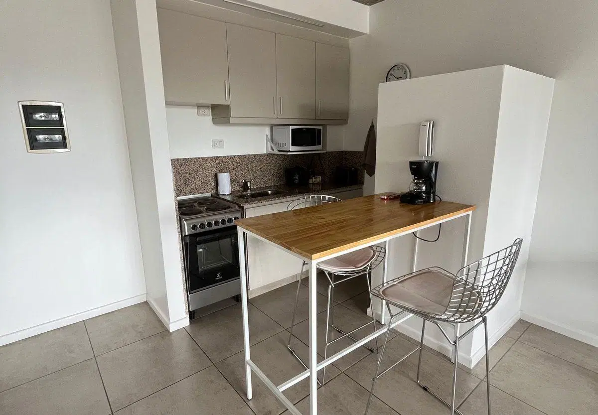 VENTA MONOAMBIENTE AMOBLADO C/BALCON PARQUE CHAS 3