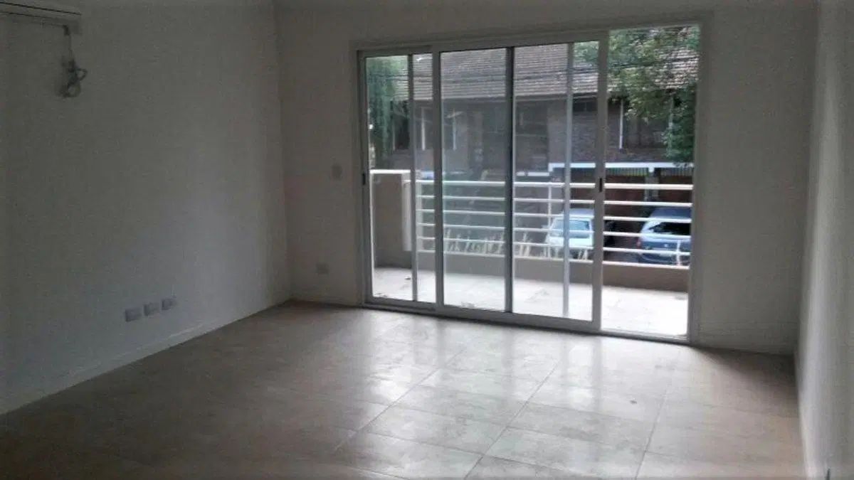 VENTA DPTO 2 AMBIENTES C/BALCÓN Y COCHERA TIGRE 5