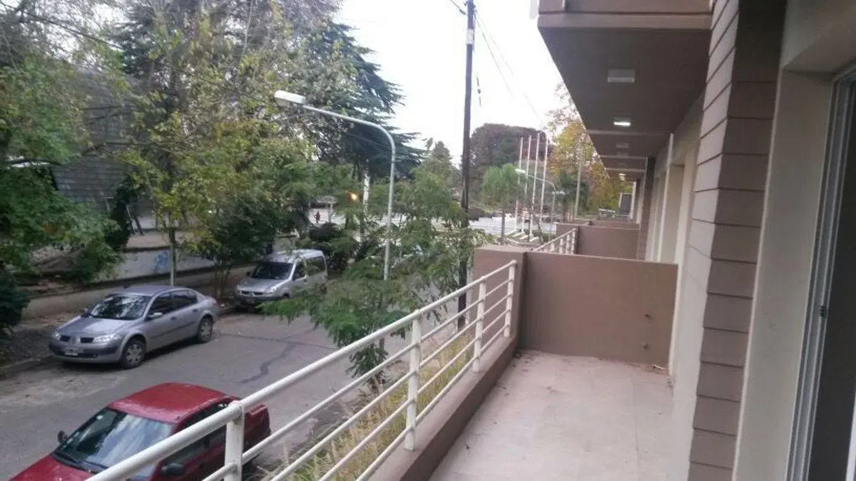 VENTA DPTO 2 AMBIENTES C/BALCÓN Y COCHERA TIGRE 3