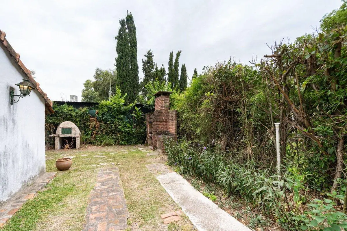 CASA EN VENTA 3 DORM CON PISCINA. ING. MASCHWITZ 3