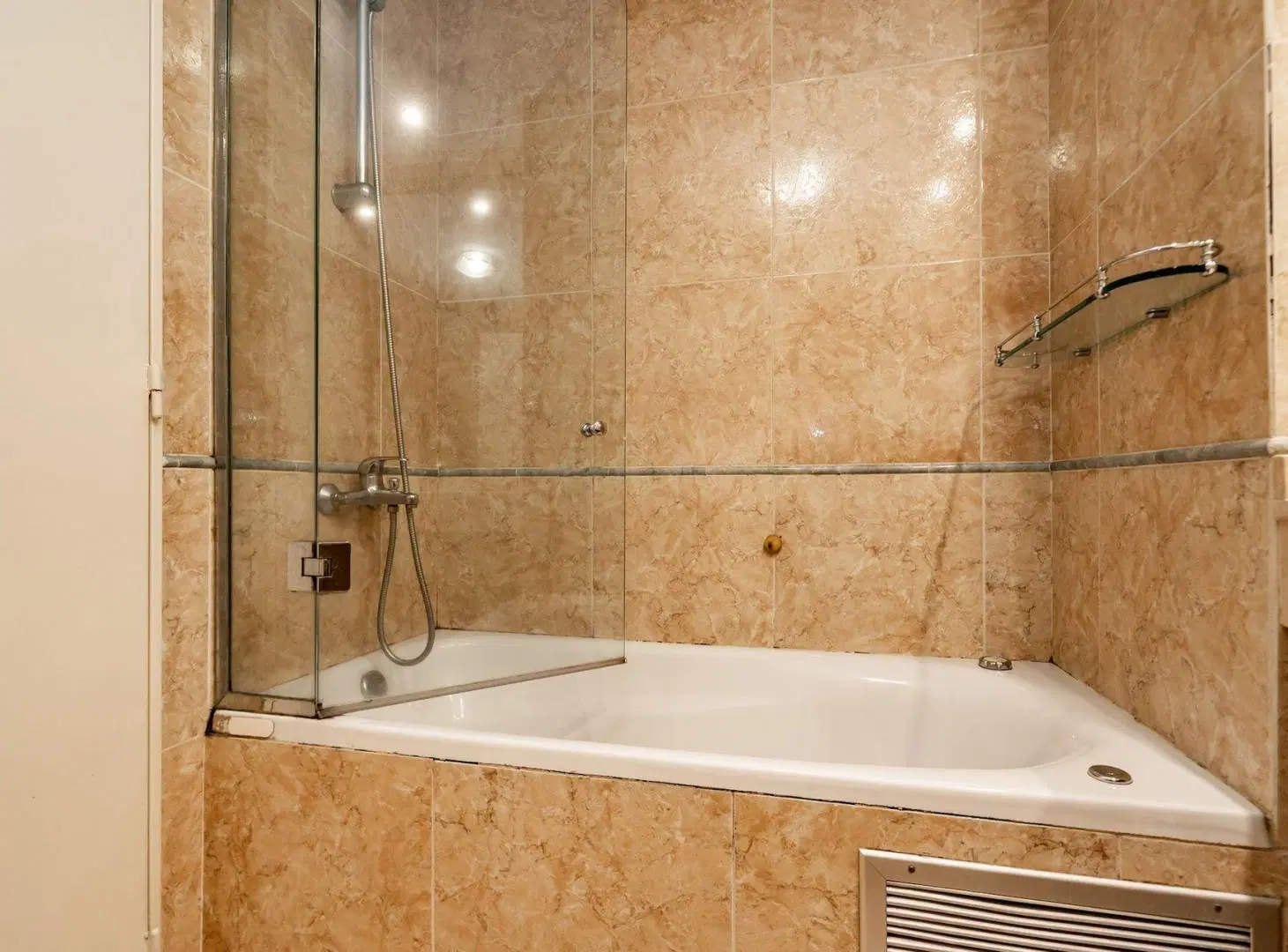 ALQUILER, 4 AMBIENTES, PISCINA, COCHERA, SEGURIDAD 2