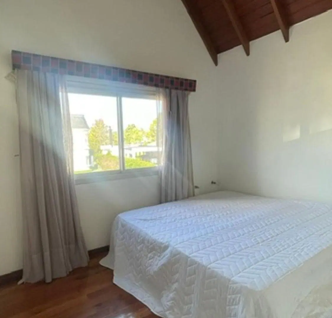 CASA EN VENTA BARRIO SETIEMBRE 6 AMBIETES 4