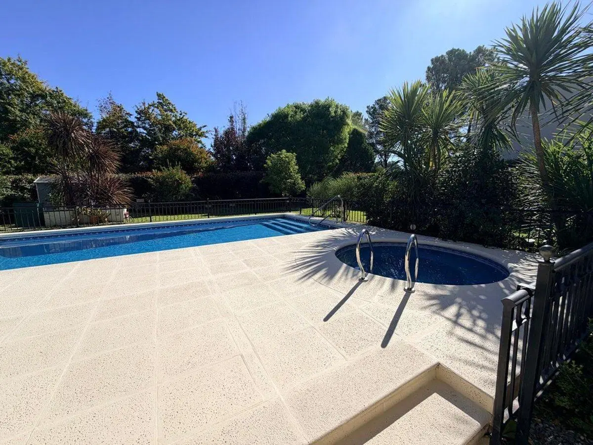 VENTA CASA GOLFERS GRAN JARDIN Y PILETA 4 AMB 4