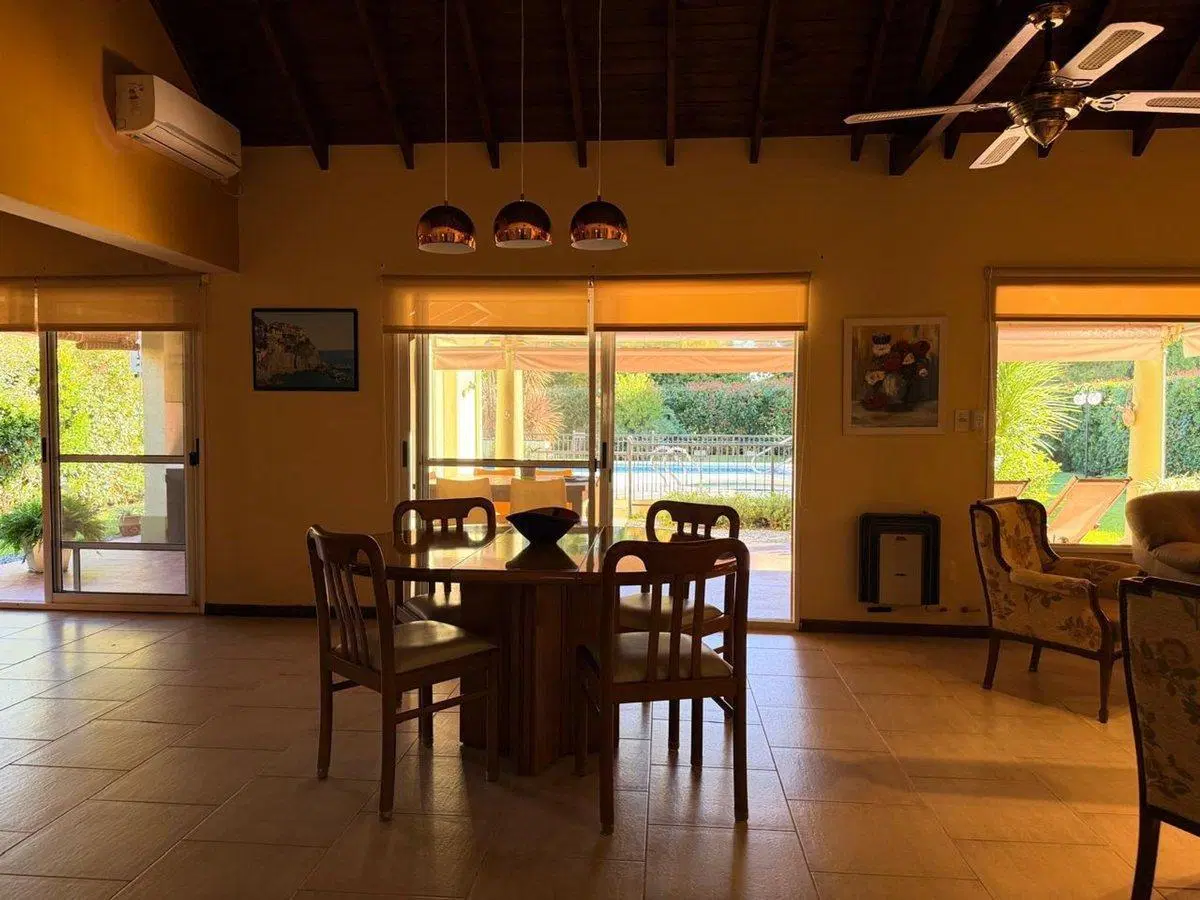 VENTA CASA GOLFERS GRAN JARDIN Y PILETA 4 AMB 5
