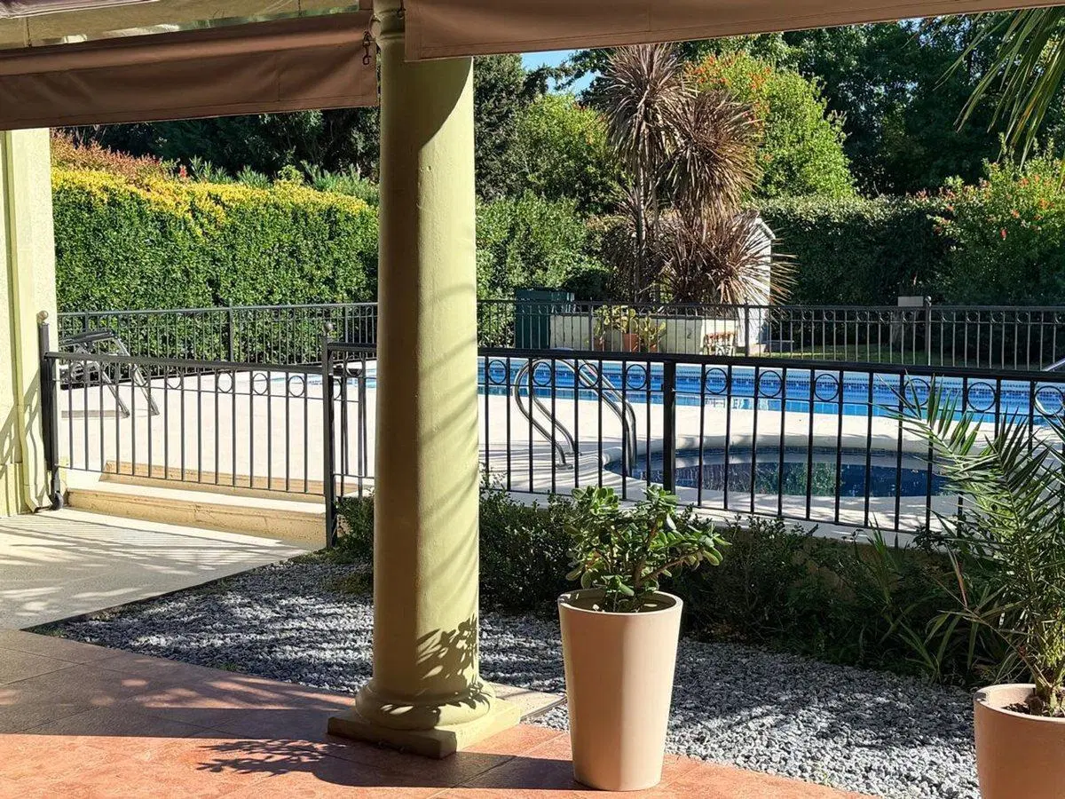 VENTA CASA GOLFERS GRAN JARDIN Y PILETA 4 AMB 2