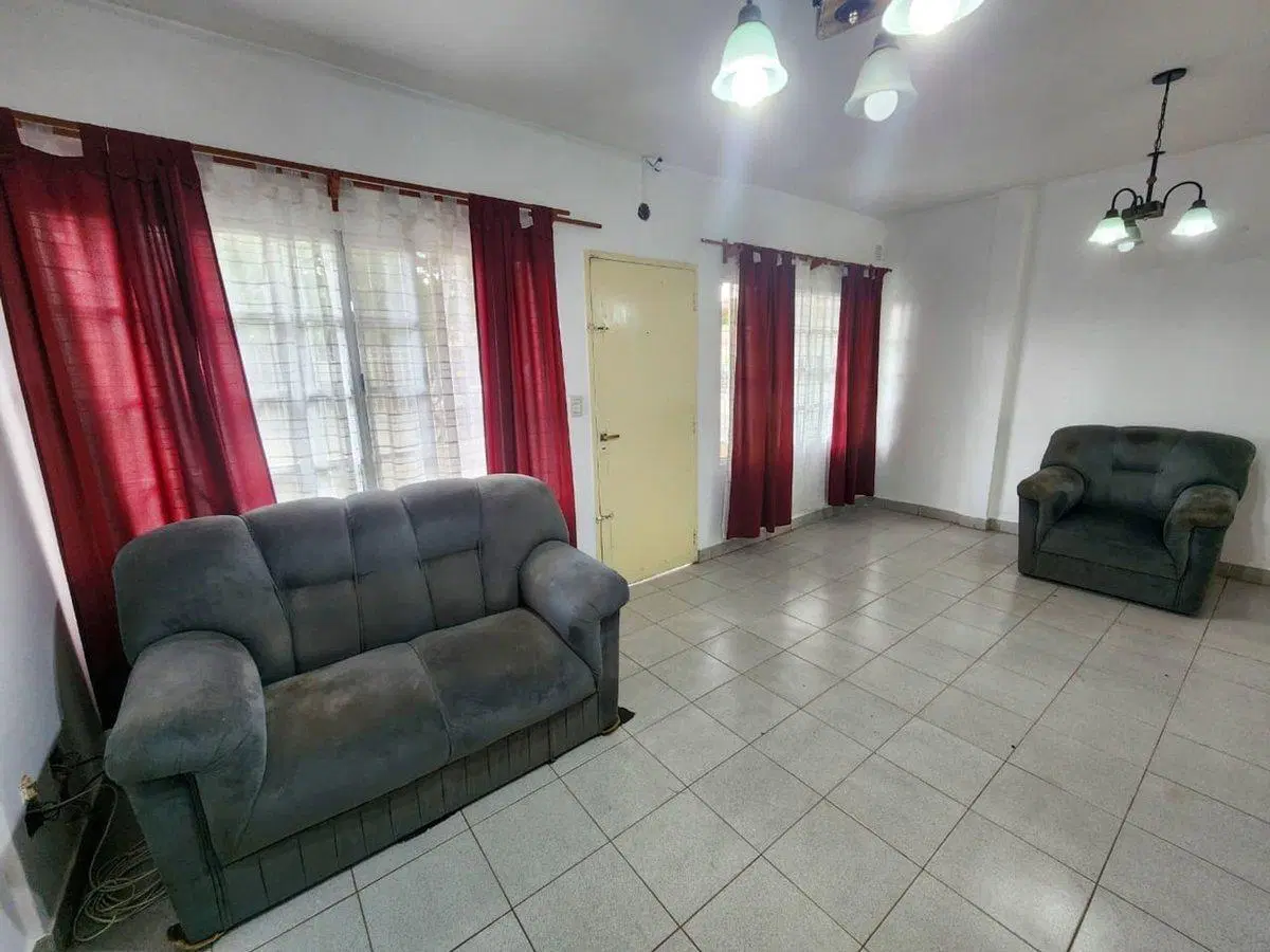 VENTA  CASA TIPO DUPLEX 4 AMB MORENO CENTRO. 3