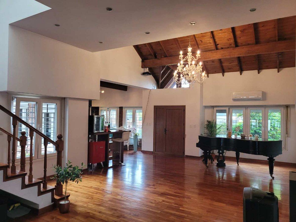 Foto de CHALET 8 AMBIENTES, APTO CRÉDITO, JARDIN Y PILETA, imagen 5
