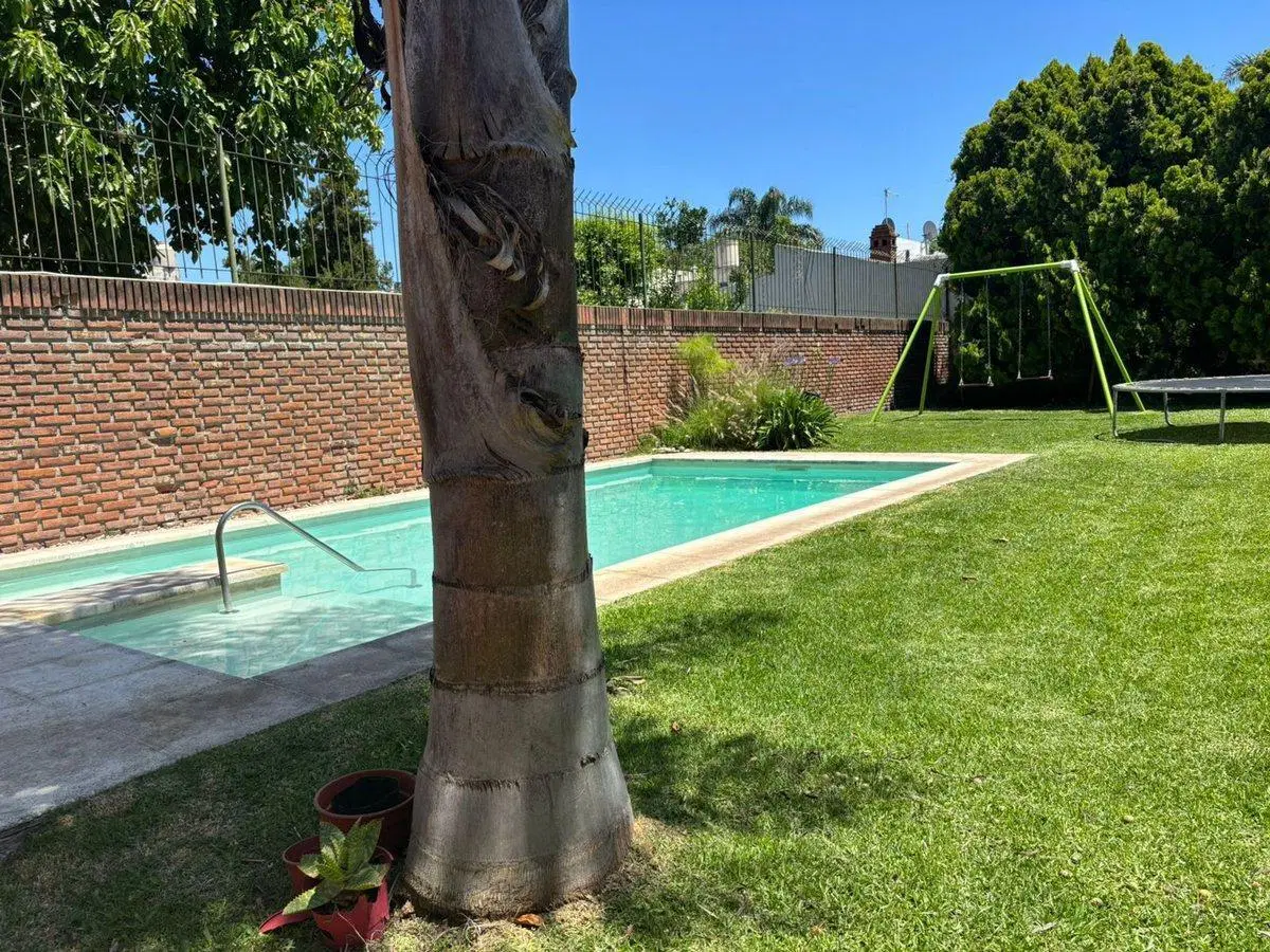 CHALET 8 AMBIENTES, APTO CRÉDITO, JARDIN Y PILETA 4