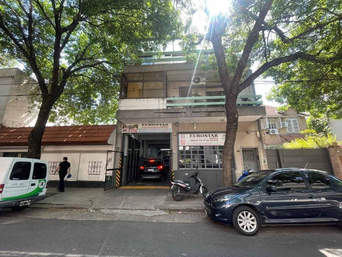 VENTA IMPORTANTE LOCAL TALLER MECANICO EN COGHLAN 3
