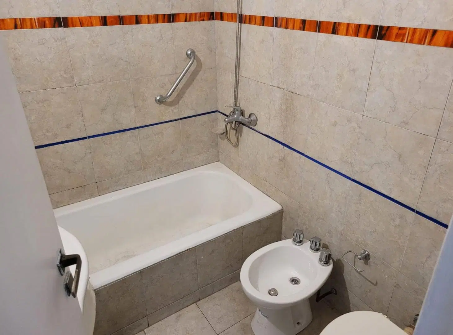 ALQUILER 3 AMBIENTES, EXCELENTE UBICACION 2