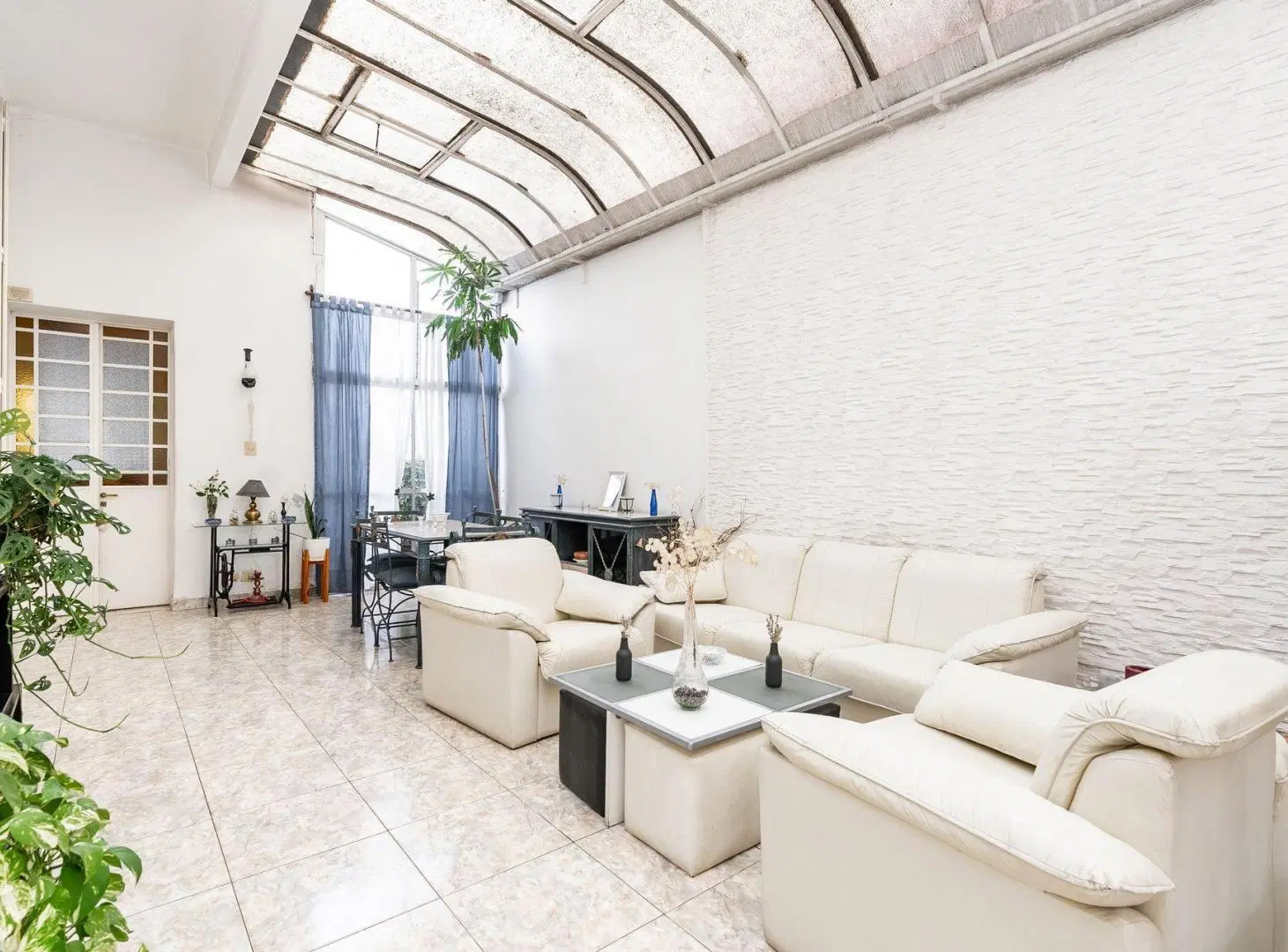 Venta casa con jardin, piscina, parrilla 2