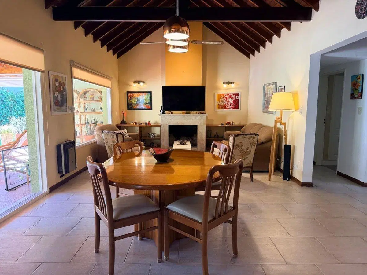 VENTA CASA GOLFERS GRAN JARDIN Y PILETA 4 AMB 4