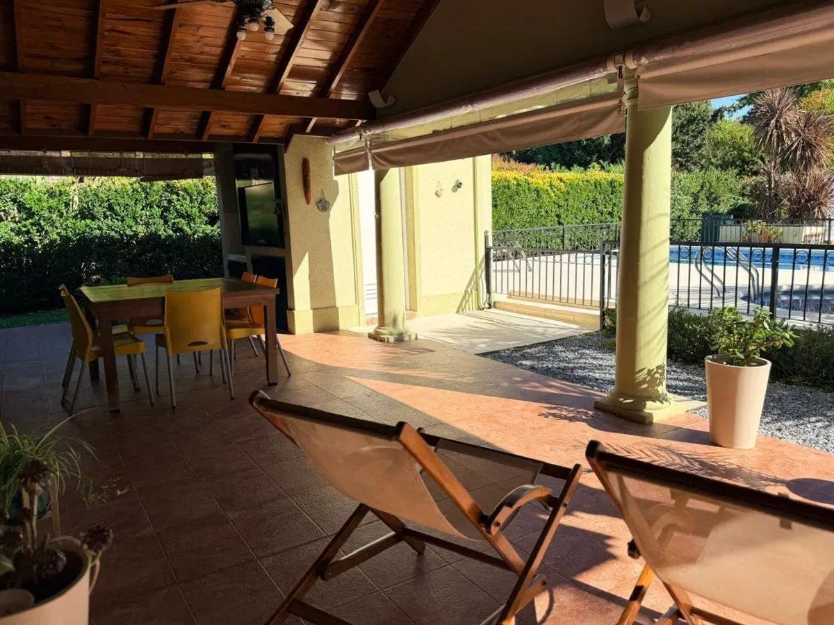 VENTA CASA GOLFERS GRAN JARDIN Y PILETA 4 AMB 2