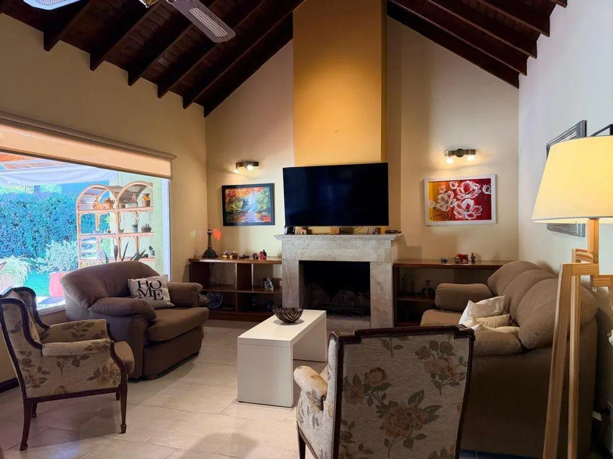 VENTA CASA GOLFERS GRAN JARDIN Y PILETA 4 AMB 1