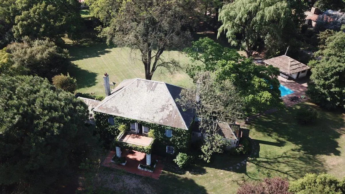 VENTA CASA C/PILETA EN LOTE 5600M2 TORTUGUITAS 2
