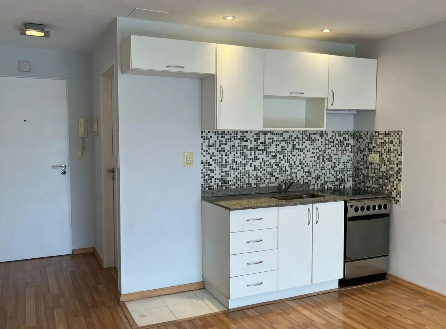ALQUILER MONOAMBIENTE CON BALCON SAN CRISTOBAL 2