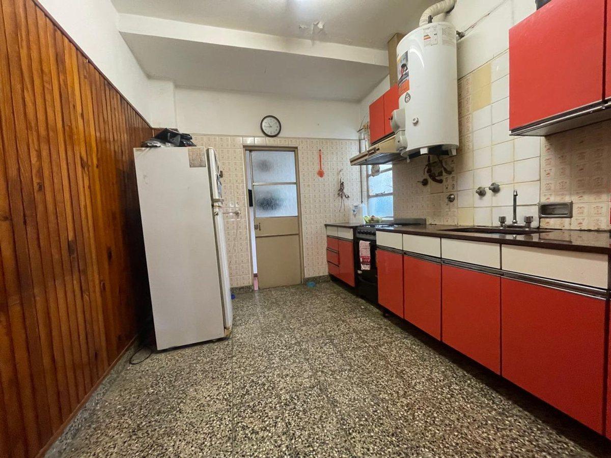Foto de VENTA DEPARTAMENTO 3 AMBIENTES CON COCHERA. MORON, imagen 4