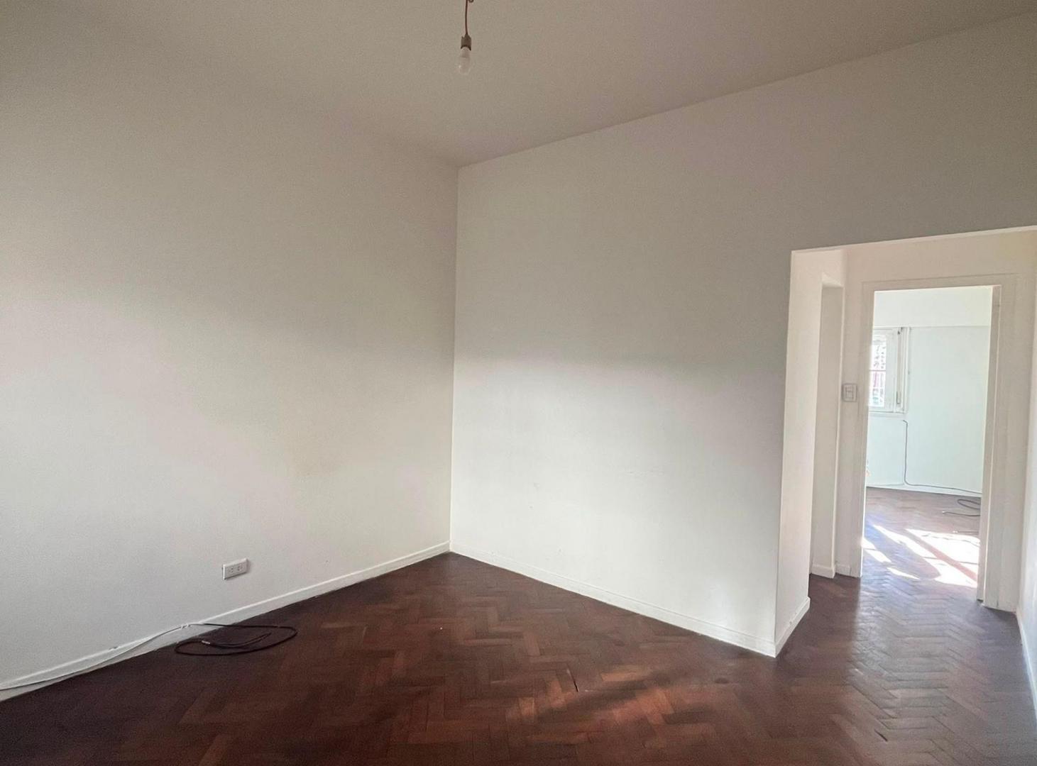 Foto de venta luminoso 2 ambientes almagro piso 2 escalera, imagen 1