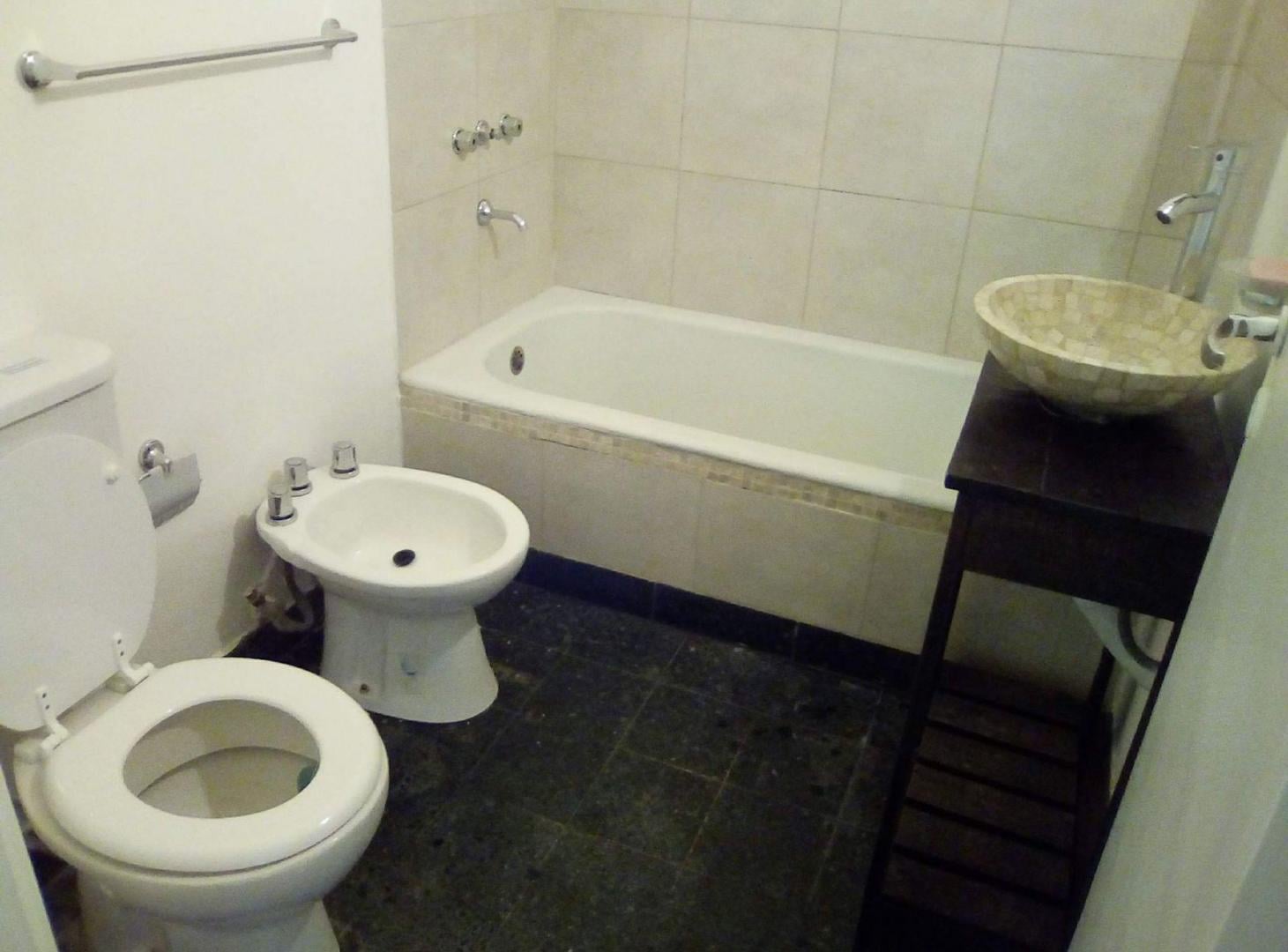 Foto de venta luminoso 2 ambientes almagro piso 2 escalera, imagen 2