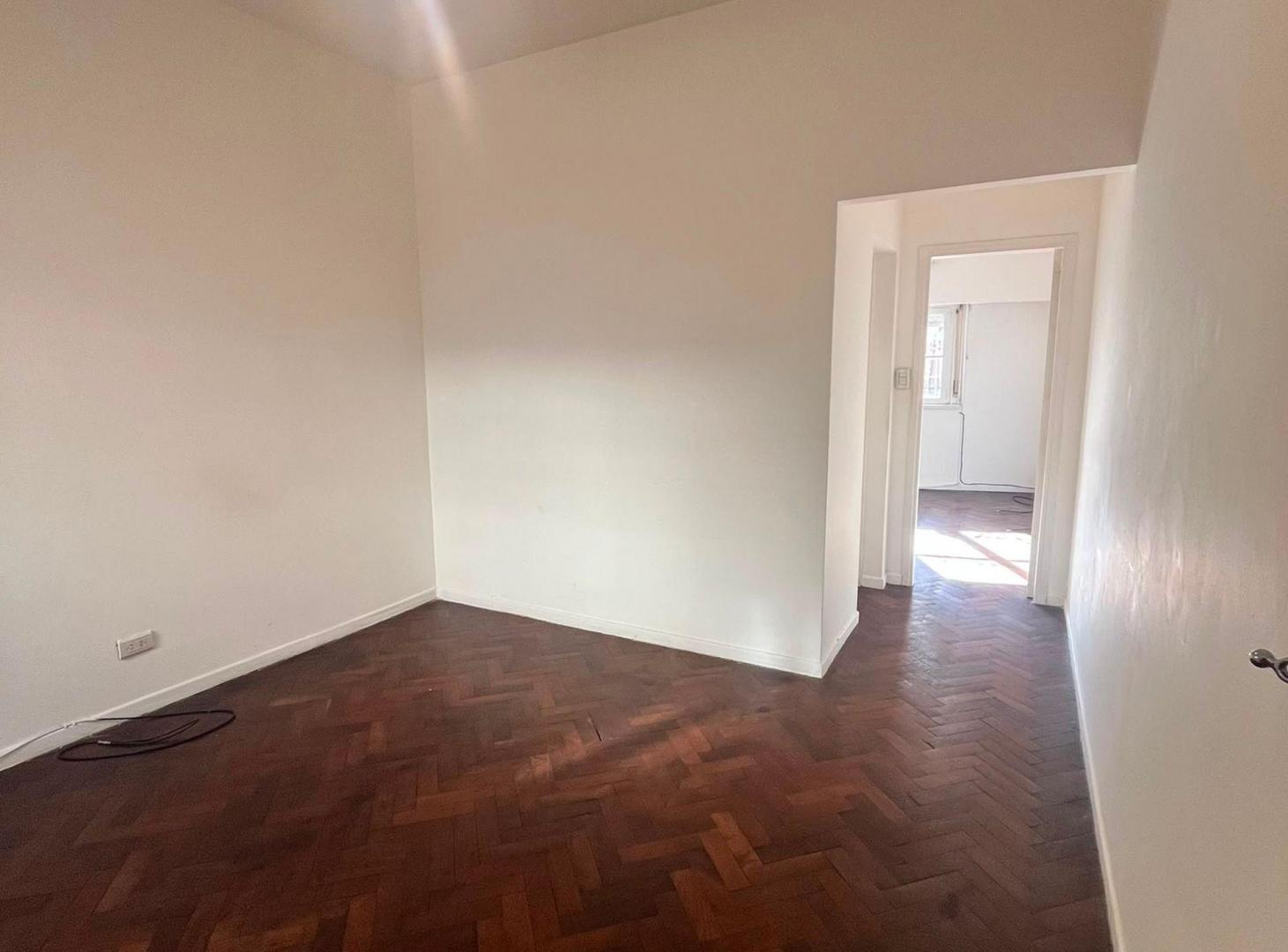 Foto de venta luminoso 2 ambientes almagro piso 2 escalera, imagen 4
