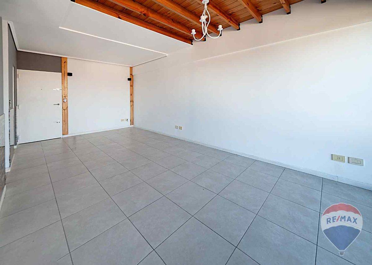 Foto de VENTA - 3 AMB. EN 2 PLANTAS + COCHERA - PILAR, imagen 3