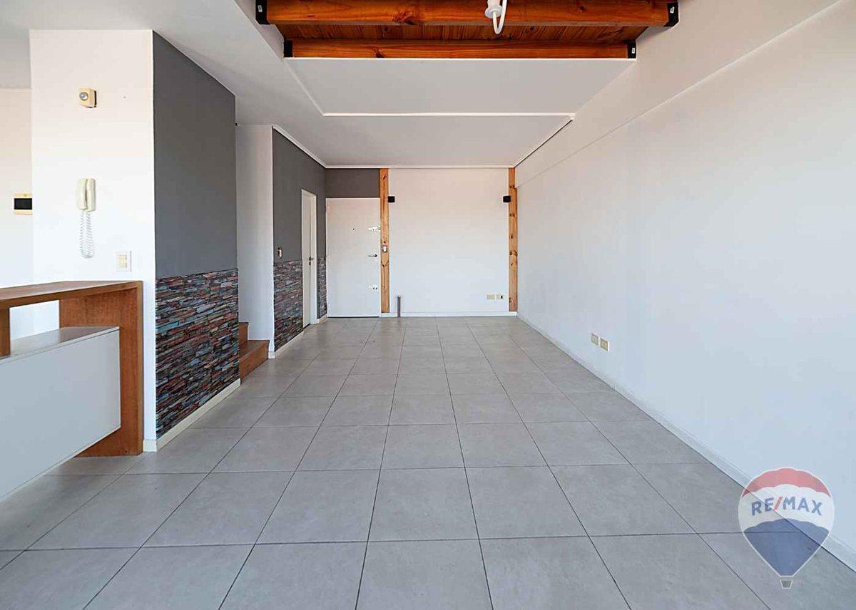 Foto de VENTA - 3 AMB. EN 2 PLANTAS + COCHERA - PILAR, imagen 1